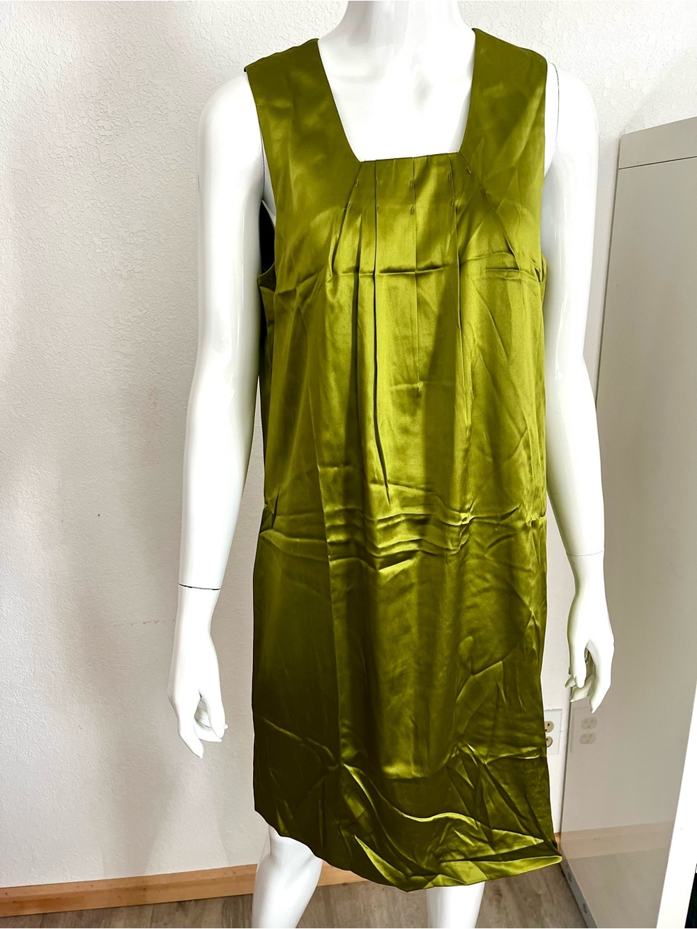 Vince Silk Blend Square Neck Pleated Shift Dress Chartreuse Olive Green Medium